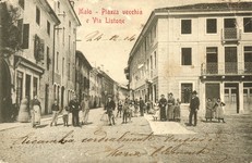 _18Piazza_Vecchia_via_Listone.jpg