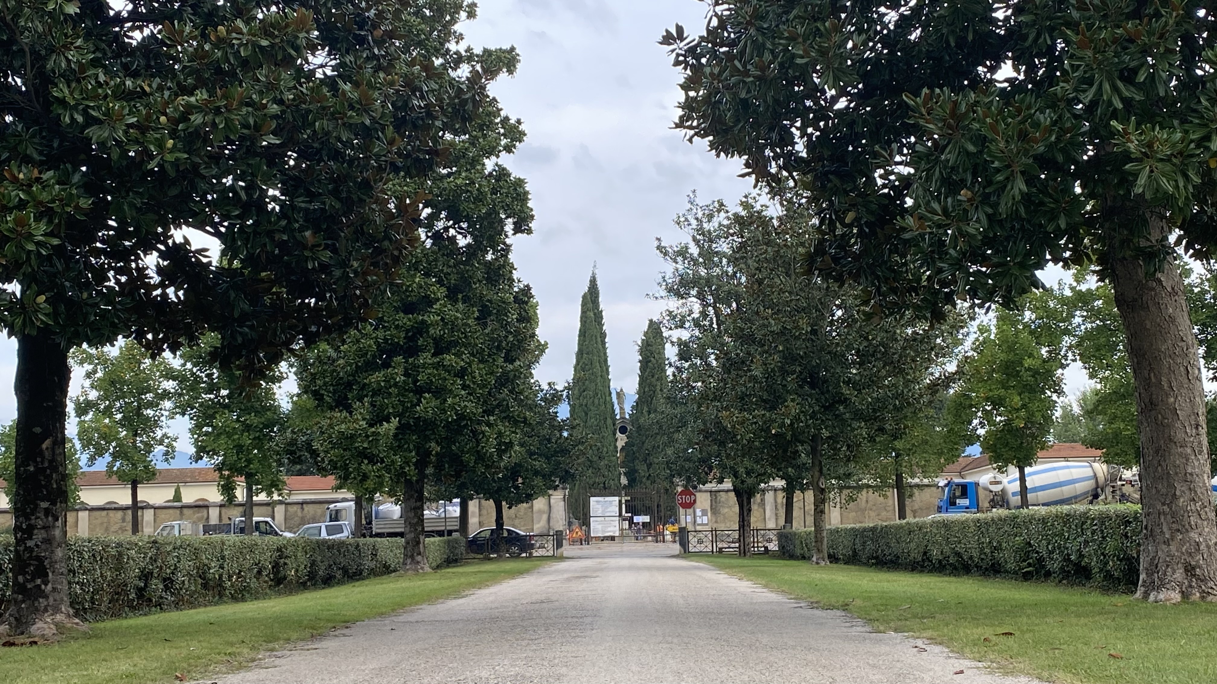 Cimitero di Malo, Realizzazione dei vialetti pedonali